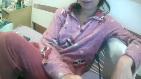 Snapshot of honeyjuice7 chatting on 12.03.25 Sensimilla online show from 12.03.25