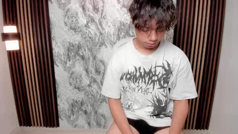 Snapshot of honeymoon_sariel chatting on 04.24.26 honeymoon_sariel online show from 04.24.26