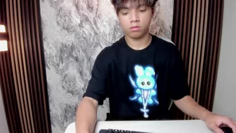 Snapshot of honeymoon_sariel chatting on 04.26.26 honeymoon_sariel online show from 04.26.26