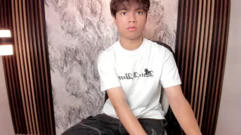 Snapshot of honeymoon_sariel chatting on 04.27.26 honeymoon_sariel online show from 04.27.26