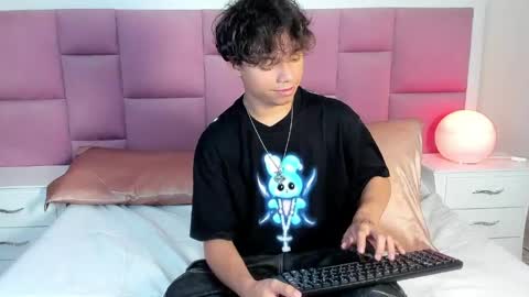 Snapshot of honeymoon_sariel chatting on 05.11.26 honeymoon_sariel online show from 05.11.26
