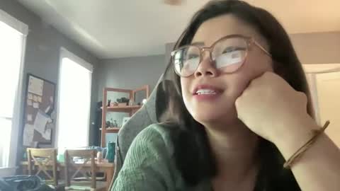 Snapshot of honeysunshineneko chatting on 04.17.26 HoneySunshineNeko online show from 04.17.26