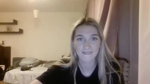 honeyveil online show from 11.10.25