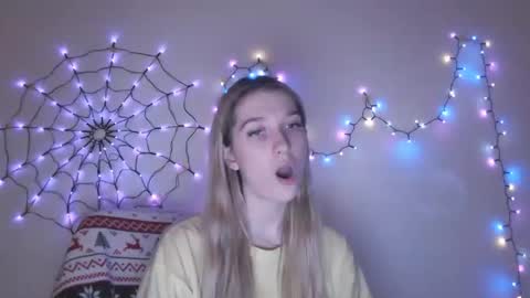 honeyveil online show from 12.03.25