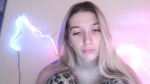 honeyveil online show from 04.18.26