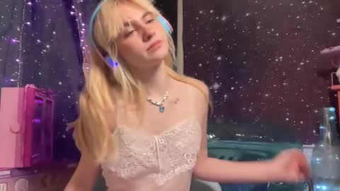 Snapshot of honeyxlimbed chatting on 01.16.25 Emi Rose online show from 01.16.25