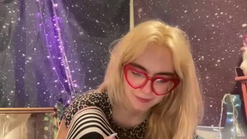 Snapshot of honeyxlimbed chatting on 02.01.25 Emi Rose online show from 02.01.25