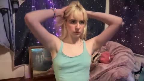 Snapshot of honeyxlimbed chatting on 02.25.25 Emi Rose online show from 02.25.25