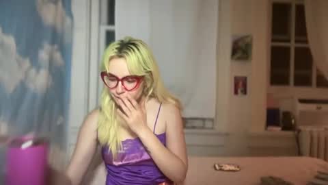 Snapshot of honeyxlimbed chatting on 09.18.25 Emi Rose online show from 09.18.25