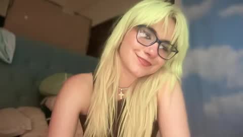 Snapshot of honeyxlimbed chatting on 10.01.25 Emi Rose online show from 10.01.25