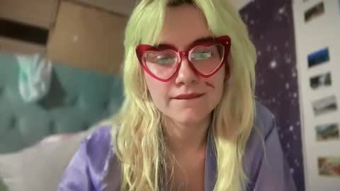 Snapshot of honeyxlimbed chatting on 10.18.25 Emi Rose online show from 10.18.25