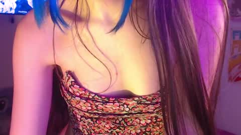 Snapshot of honeyypeaach chatting on 12.03.24 online show from 12.03.24