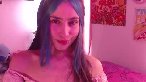 Snapshot of honeyypeaach chatting on 12.04.24 online show from 12.04.24