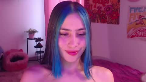 Snapshot of honeyypeaach chatting on 12.06.24 online show from 12.06.24