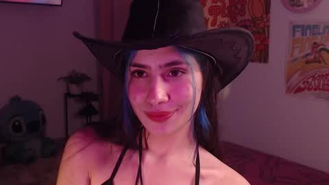 Snapshot of honeyypeaach chatting on 12.10.24 online show from 12.10.24