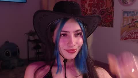 Snapshot of honeyypeaach chatting on 12.10.24 online show from 12.10.24