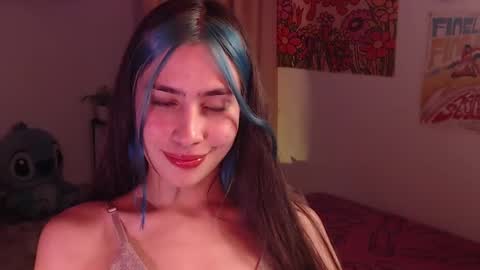 Snapshot of honeyypeaach chatting on 12.12.24 online show from 12.12.24