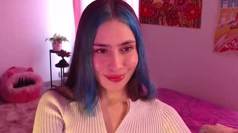 Snapshot of honeyypeaach chatting on 12.18.24 online show from 12.18.24