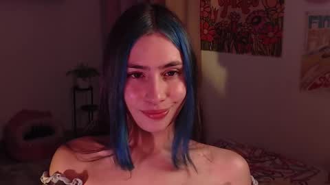 Snapshot of honeyypeaach chatting on 12.19.24 online show from 12.19.24