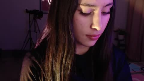 Snapshot of honeyypeaach chatting on 02.15.25 online show from 02.15.25