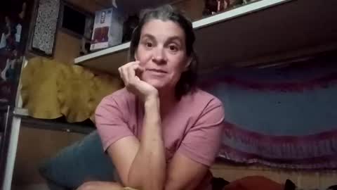 Snapshot of hoodoou chatting on 05.19.26 hoodoou online show from 05.19.26