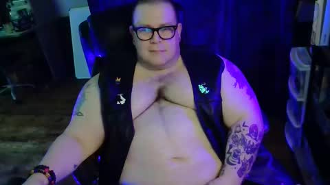 Snapshot of hoosierdaddyxl chatting on 04.23.26 Sir online show from 04.23.26