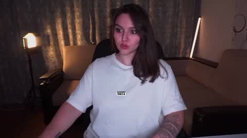 Snapshot of hoot_owl_cb chatting on 06.22.26 Karina online show from 06.22.26
