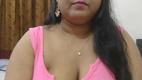 Snapshot of horneydesibabe chatting on 10.10.25 horneydesibabe online show from 10.10.25