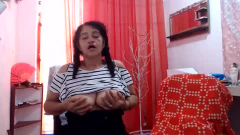 Snapshot of horny_mommy17 chatting on 06.08.26 armina online show from 06.08.26