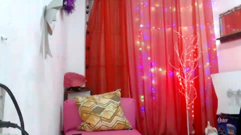 Snapshot of horny_mommy17 chatting on 06.15.26 armina online show from 06.15.26