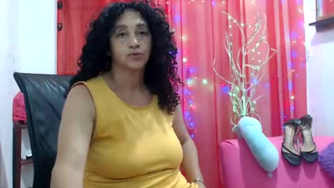 Snapshot of horny_mommy17 chatting on 07.21.26 armina online show from 07.21.26