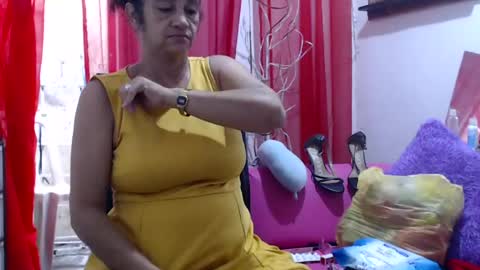 Snapshot of horny_mommy17 chatting on 07.29.26 armina online show from 07.29.26