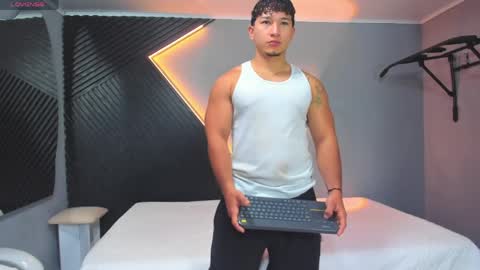 horny_nick18 online show from 04.17.26