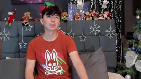 Snapshot of horny_twinks_guys chatting on 12.23.24 Alex and Camilo online show from 12.23.24