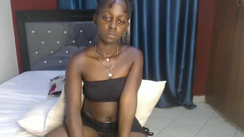 Snapshot of hornybella4 chatting on 12.13.24 Bella online show from 12.13.24