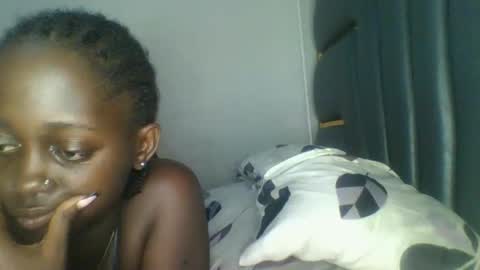 Snapshot of hornybella84 chatting on 04.25.26 Bella online show from 04.25.26