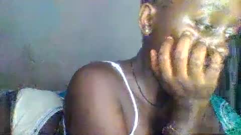 Snapshot of hornybella84 chatting on 06.19.26 Bella online show from 06.19.26