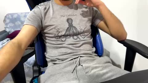 Snapshot of hornylatino229 chatting on 02.19.25 hornylatino229 online show from 02.19.25