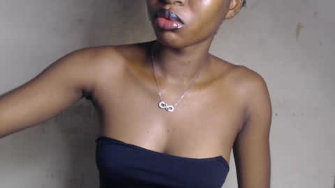 Snapshot of hornyslut_xx chatting on 06.11.26 Bella online show from 06.11.26