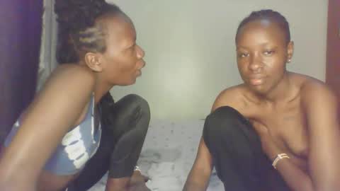 Snapshot of hornysouls01 chatting on 09.19.25 hornysouls01 online show from 09.19.25