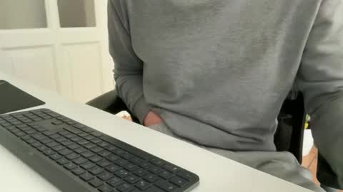 Snapshot of hornysteve_69 chatting on 10.09.25 Steve online show from 10.09.25