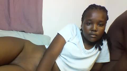 Snapshot of hornyy_cutie chatting on 10.12.25 Its Cora online show from 10.12.25