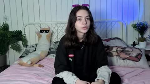 Mia online show from 10.13.25