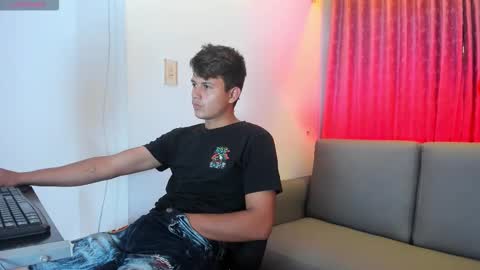 Snapshot of hospick_white chatting on 11.14.25 hospick_white online show from 11.14.25