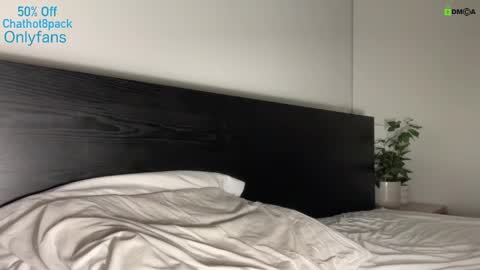 Snapshot of hot8pack01 chatting on 12.20.24 Edward aka Wolf online show from 12.20.24