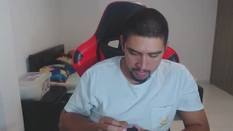 Snapshot of hot__husbands chatting on 09.25.25 hot__husbands online show from 09.25.25