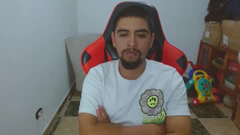 Snapshot of hot__husbands chatting on 11.16.25 hot__husbands online show from 11.16.25