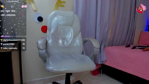 Snapshot of hot_beauty__ chatting on 01.05.25 VALENTINA online show from 01.05.25