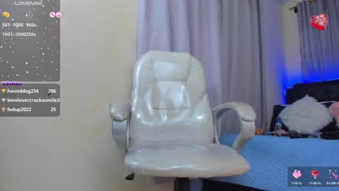 Snapshot of hot_beauty__ chatting on 01.12.25 VALENTINA online show from 01.12.25