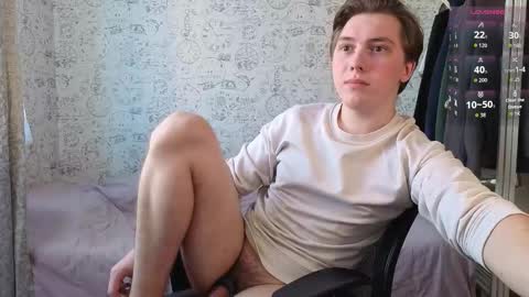 Snapshot of hot_boy_oscar chatting on 10.08.25 Oscar  online show from 10.08.25